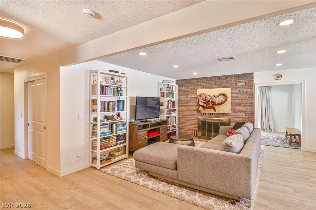 1605 Bryn Mawr, Las Vegas, NV 89102