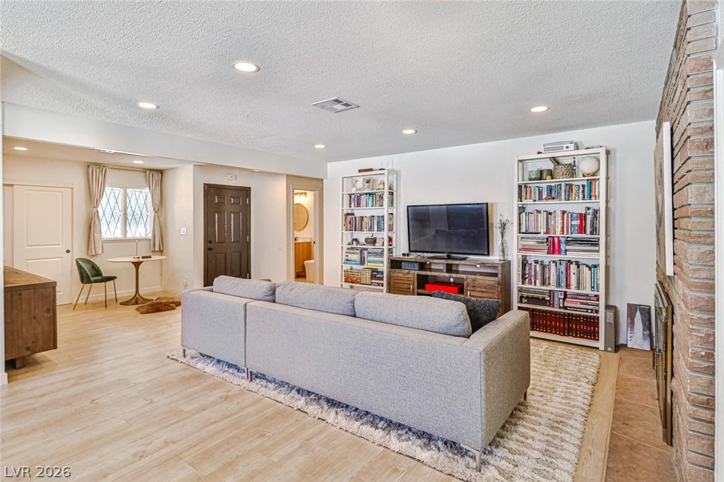 1605 Bryn Mawr, Las Vegas, NV 89102