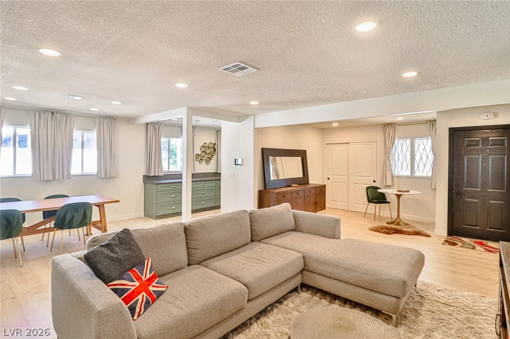 1605 Bryn Mawr, Las Vegas, NV 89102