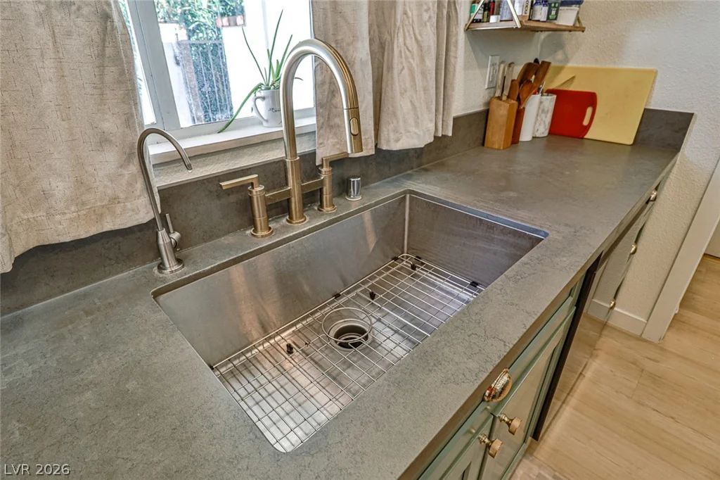 1605 Bryn Mawr, Las Vegas, NV 89102