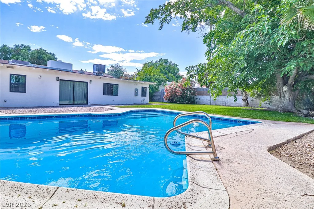 1605 Bryn Mawr, Las Vegas, NV 89102