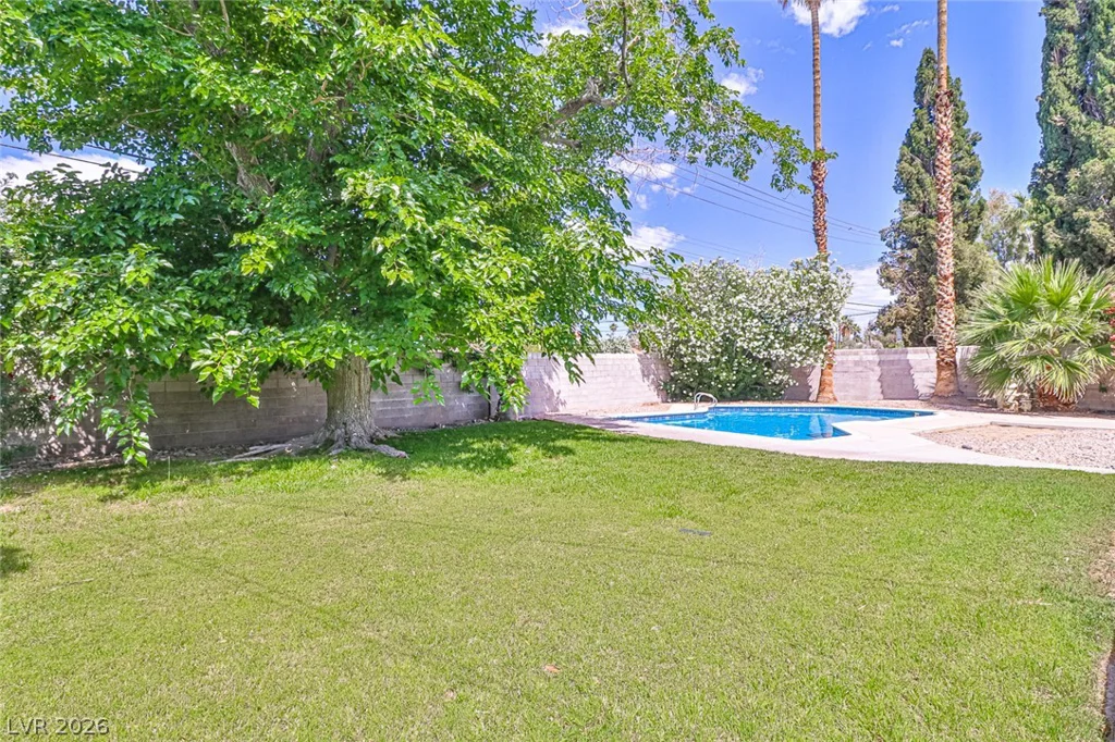 1605 Bryn Mawr, Las Vegas, NV 89102