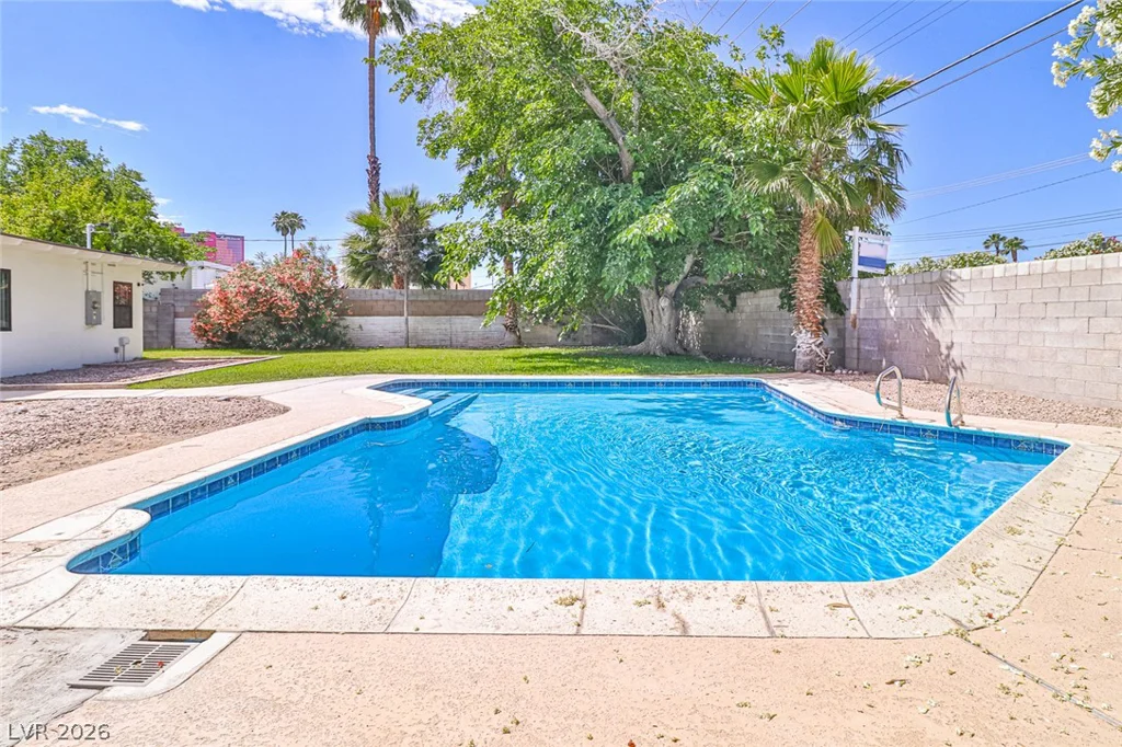 1605 Bryn Mawr, Las Vegas, NV 89102