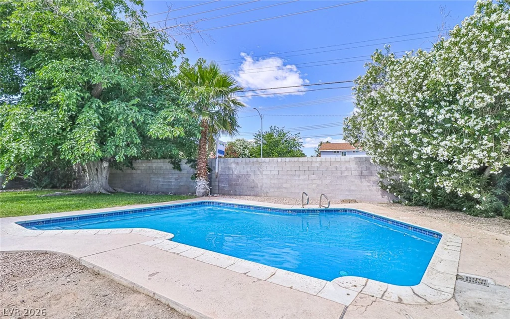 1605 Bryn Mawr, Las Vegas, NV 89102