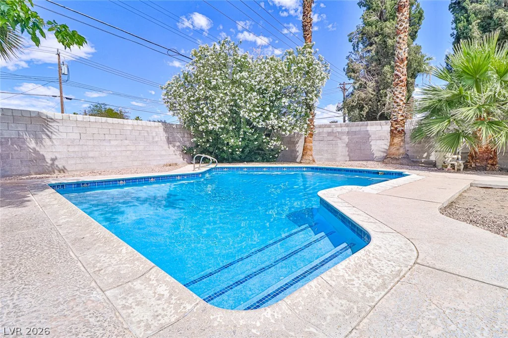 1605 Bryn Mawr, Las Vegas, NV 89102