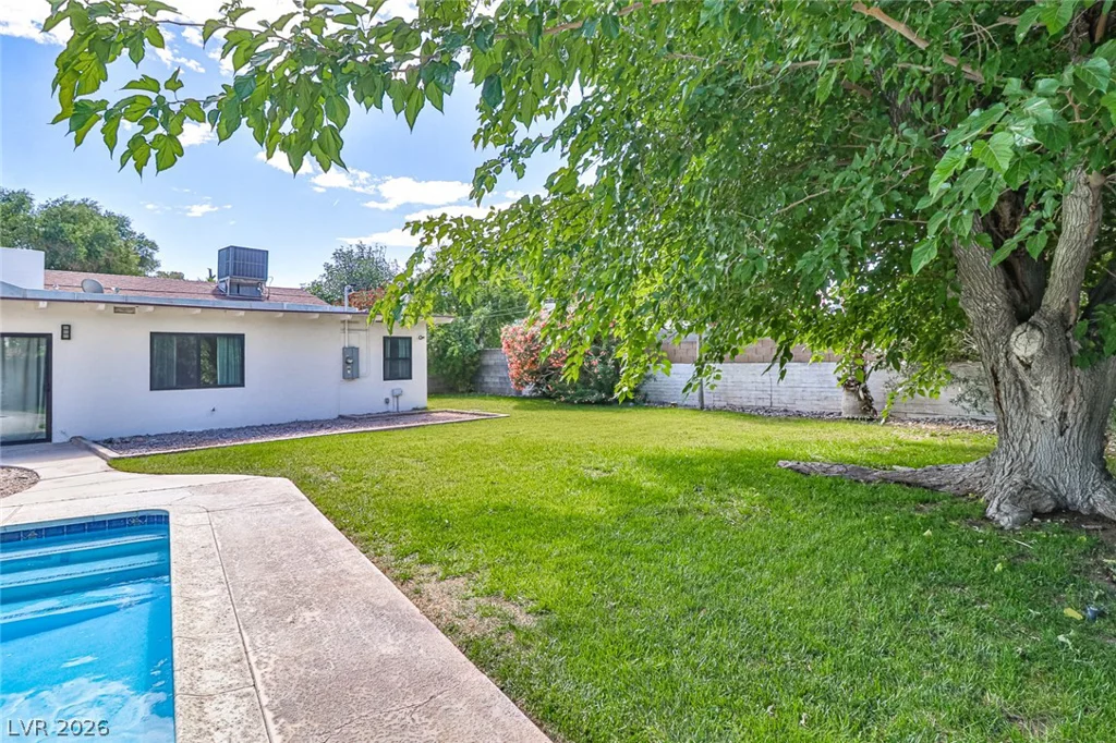 1605 Bryn Mawr, Las Vegas, NV 89102