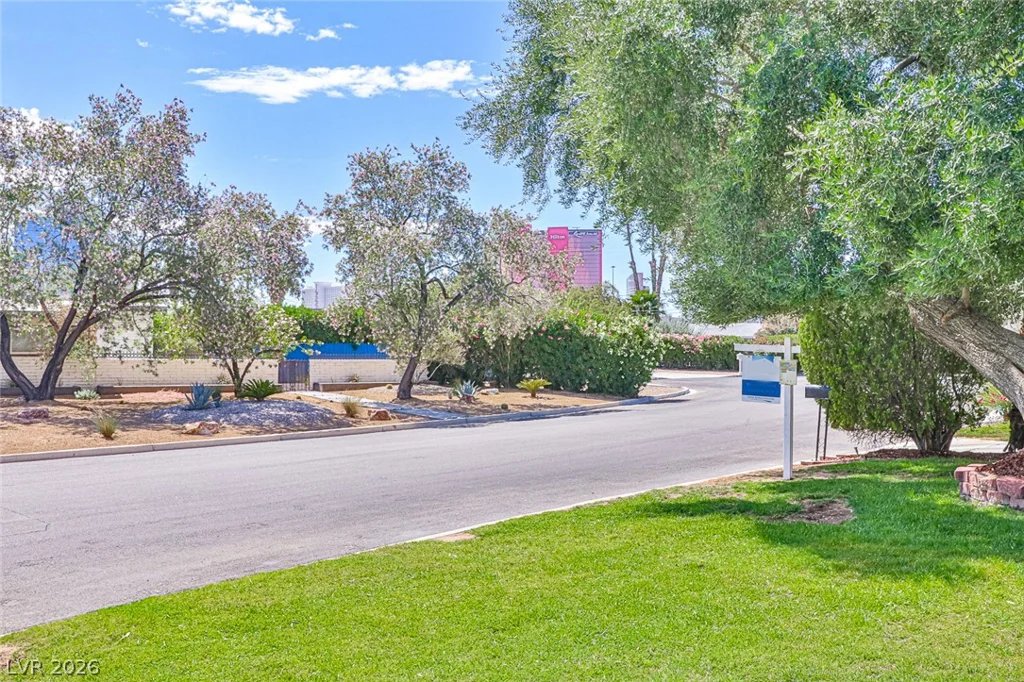 1605 Bryn Mawr, Las Vegas, NV 89102