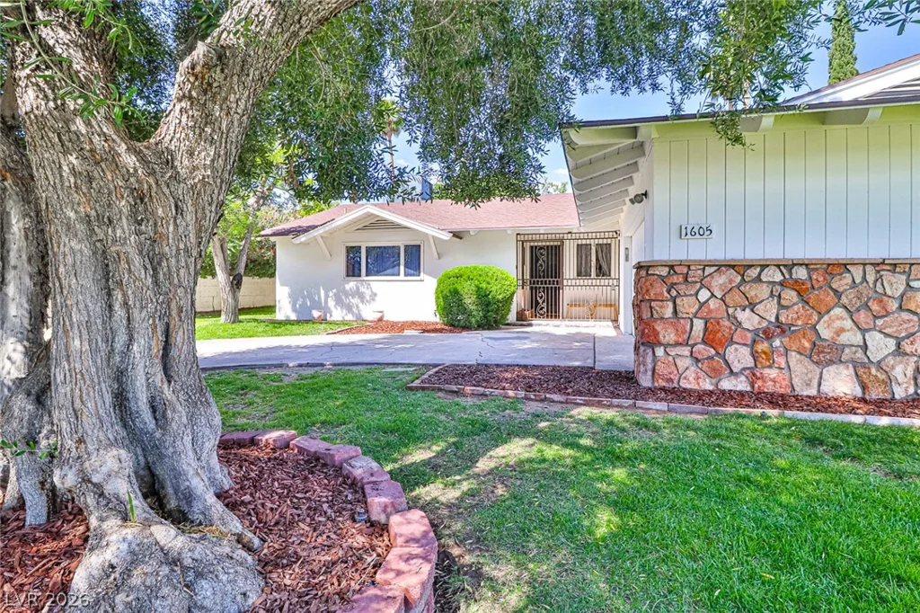 1605 Bryn Mawr, Las Vegas, NV 89102