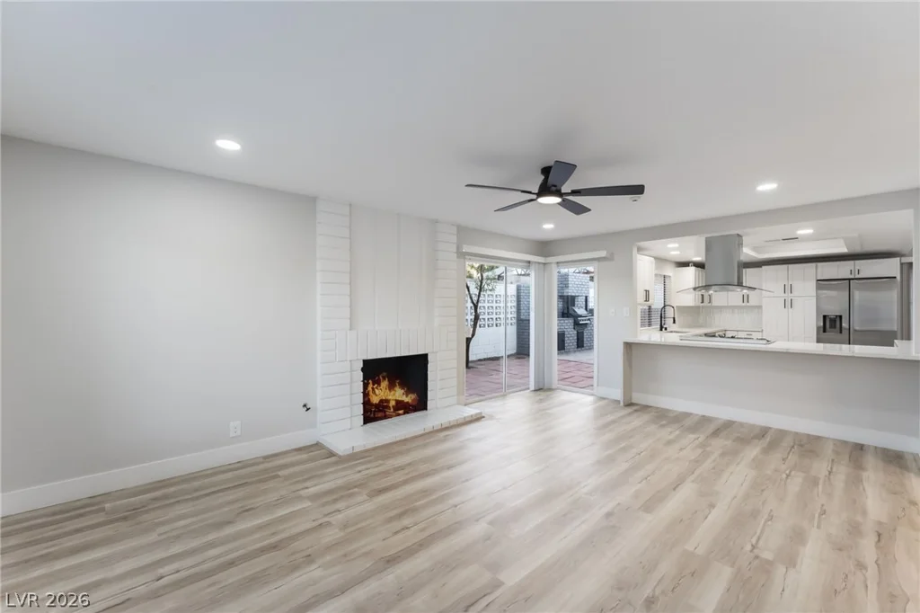 2550 Vegas Valley, Las Vegas, NV 89121