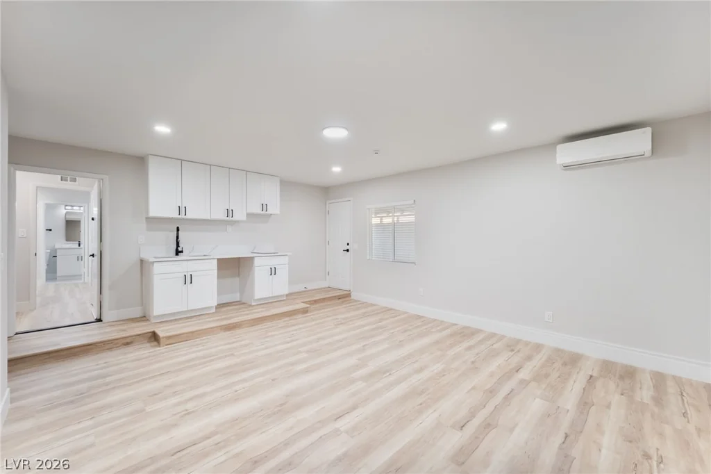 2550 Vegas Valley, Las Vegas, NV 89121