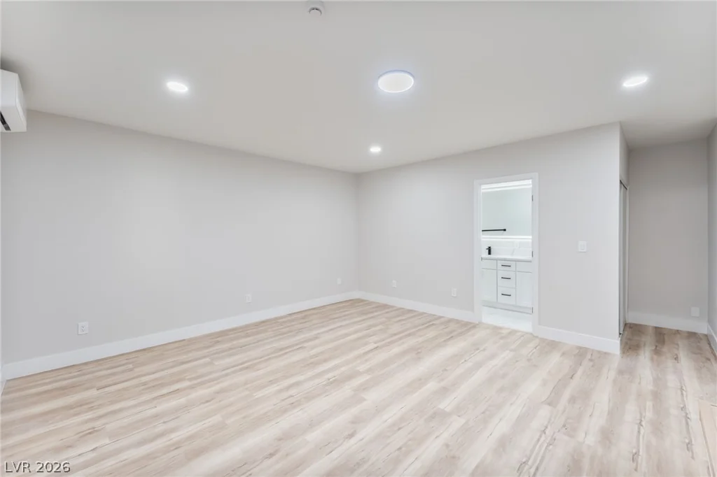 2550 Vegas Valley, Las Vegas, NV 89121