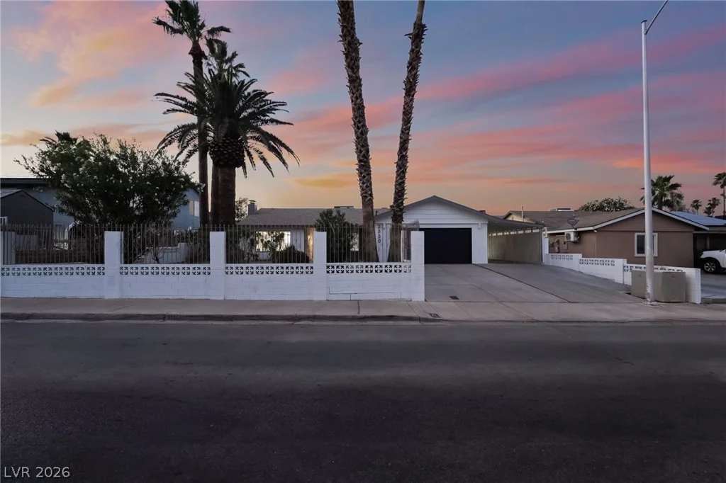 2550 Vegas Valley, Las Vegas, NV 89121