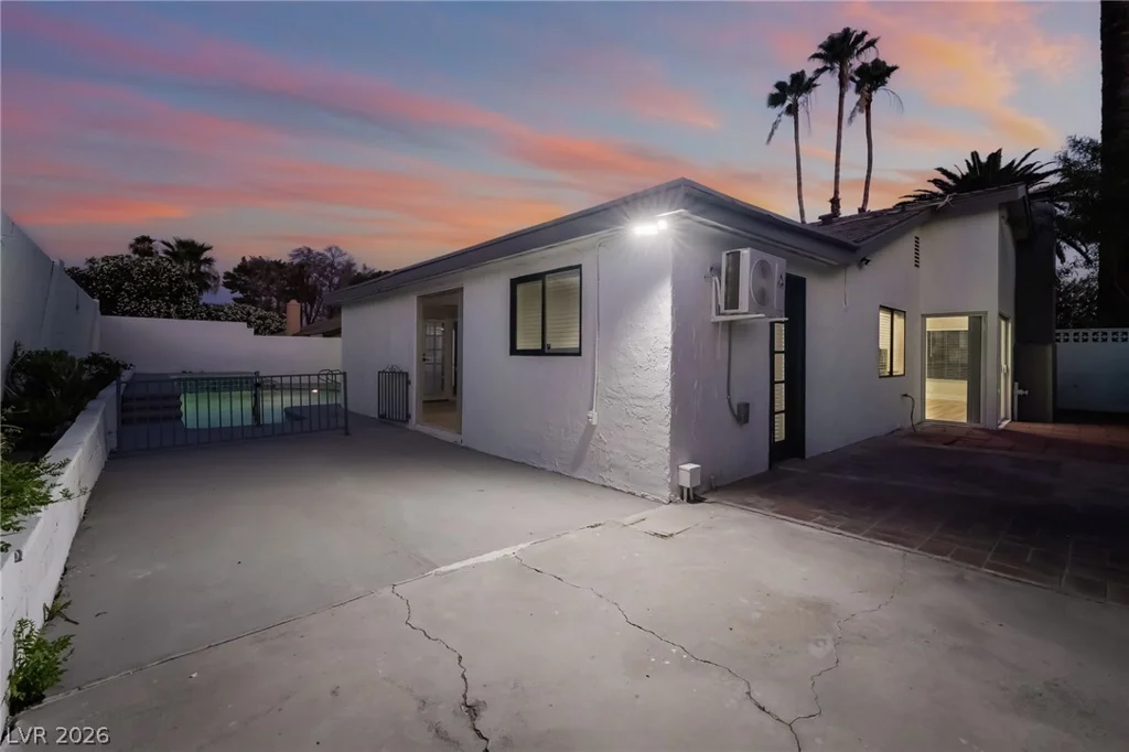 2550 Vegas Valley, Las Vegas, NV 89121