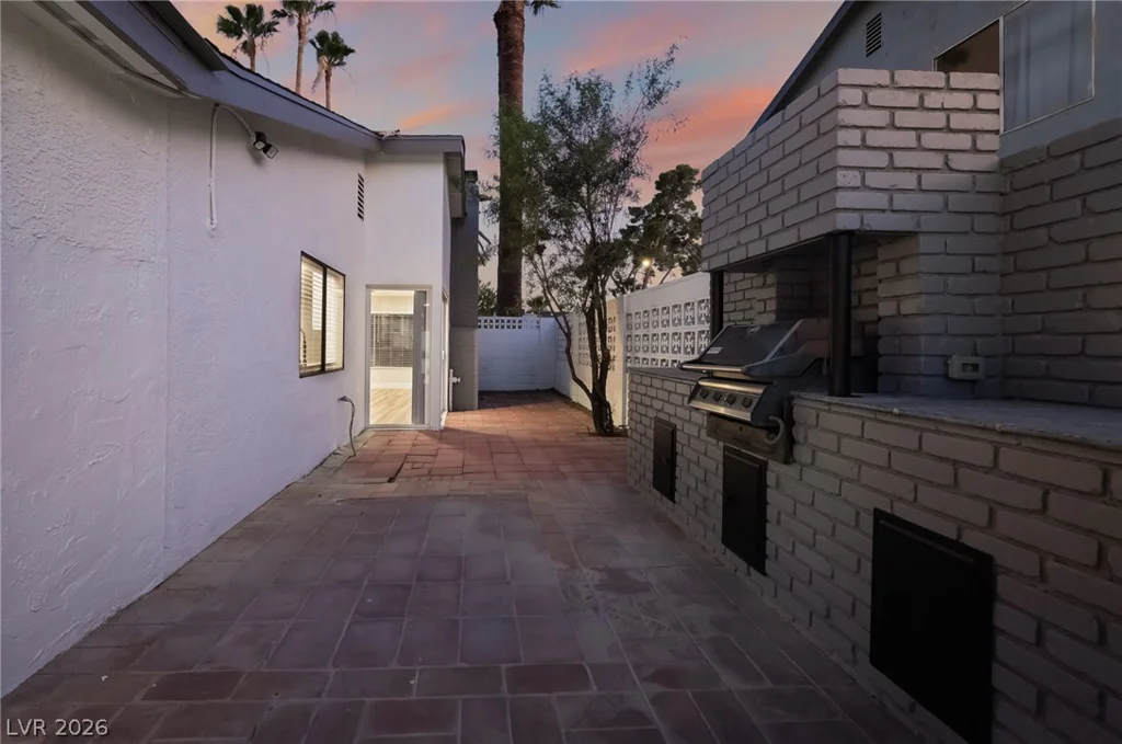 2550 Vegas Valley, Las Vegas, NV 89121