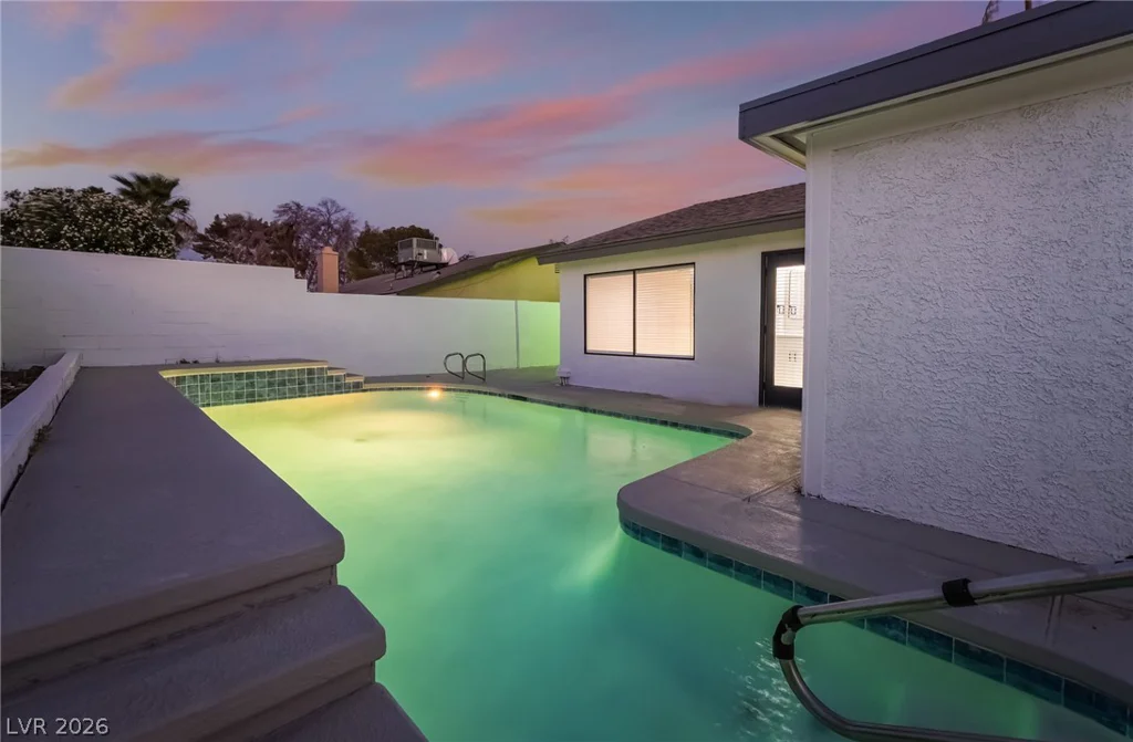 2550 Vegas Valley, Las Vegas, NV 89121