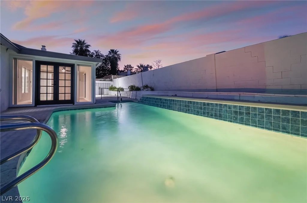 2550 Vegas Valley, Las Vegas, NV 89121