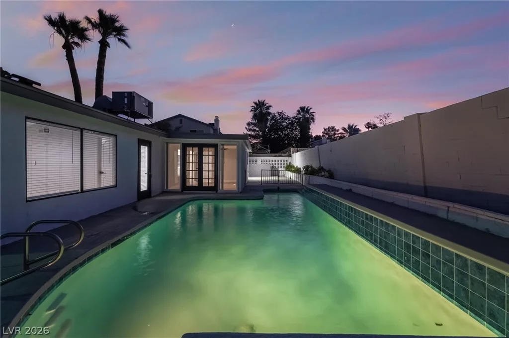 2550 Vegas Valley, Las Vegas, NV 89121