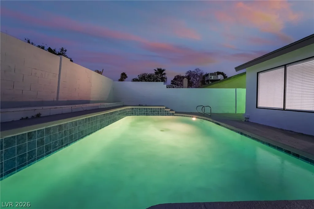 2550 Vegas Valley, Las Vegas, NV 89121