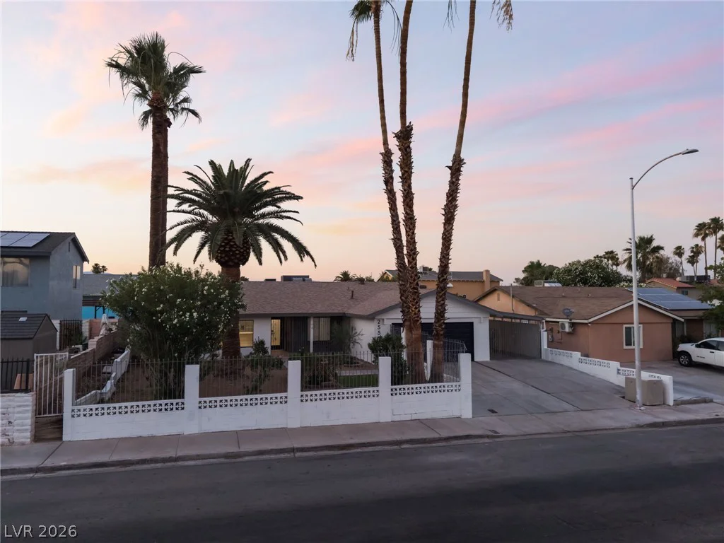2550 Vegas Valley, Las Vegas, NV 89121