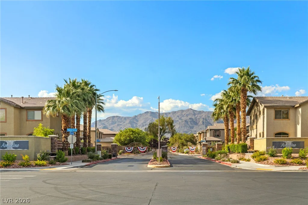 8220 Chimney Bluffs, North Las Vegas, NV 89085
