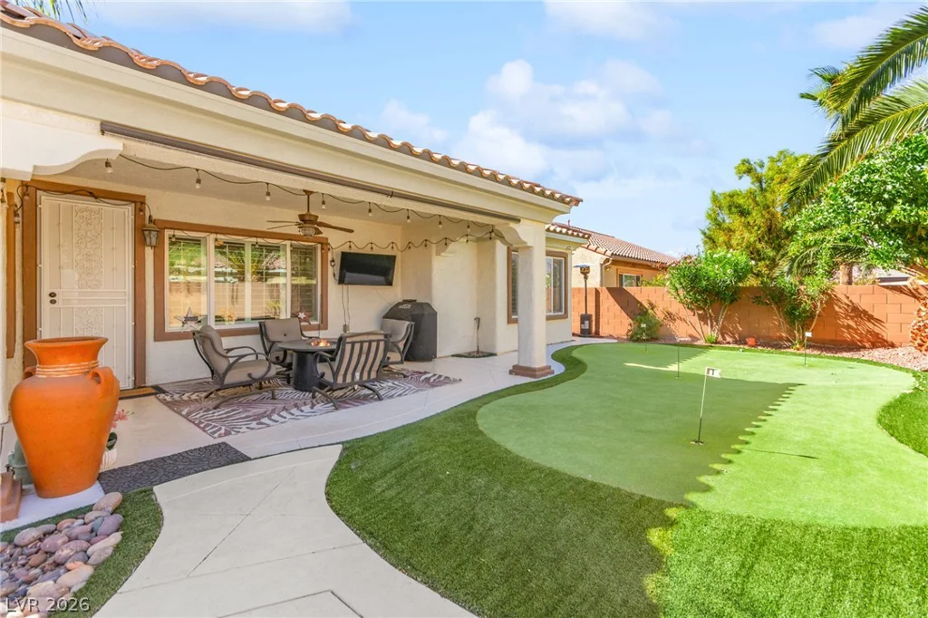 8520 Berkley Hall, Las Vegas, NV 89131