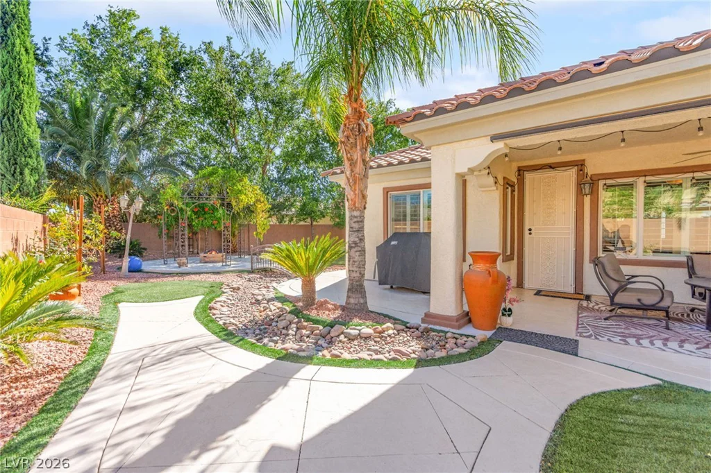 8520 Berkley Hall, Las Vegas, NV 89131