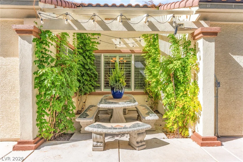 8520 Berkley Hall, Las Vegas, NV 89131