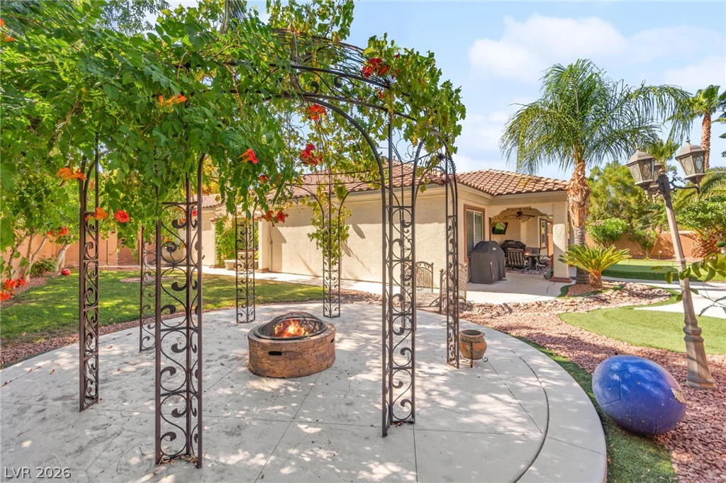 8520 Berkley Hall, Las Vegas, NV 89131