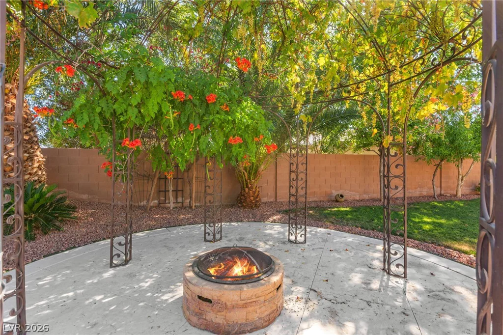 8520 Berkley Hall, Las Vegas, NV 89131