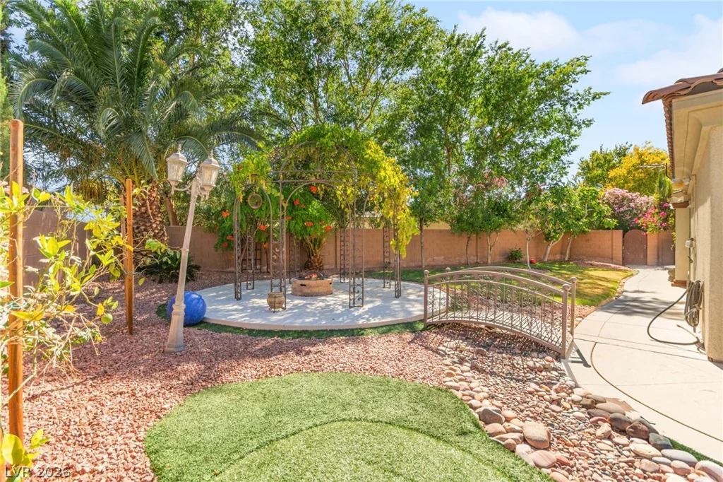 8520 Berkley Hall, Las Vegas, NV 89131