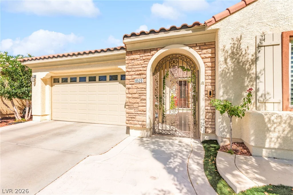 8520 Berkley Hall, Las Vegas, NV 89131