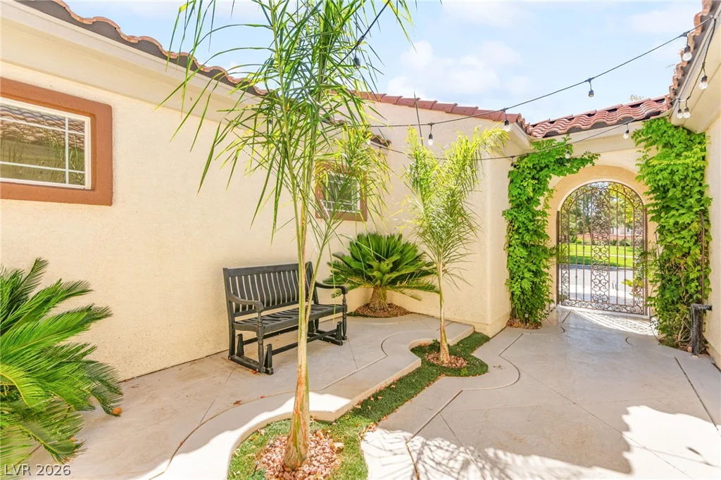 8520 Berkley Hall, Las Vegas, NV 89131