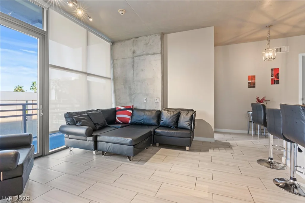 353 Bonneville, Las Vegas, NV 89101
