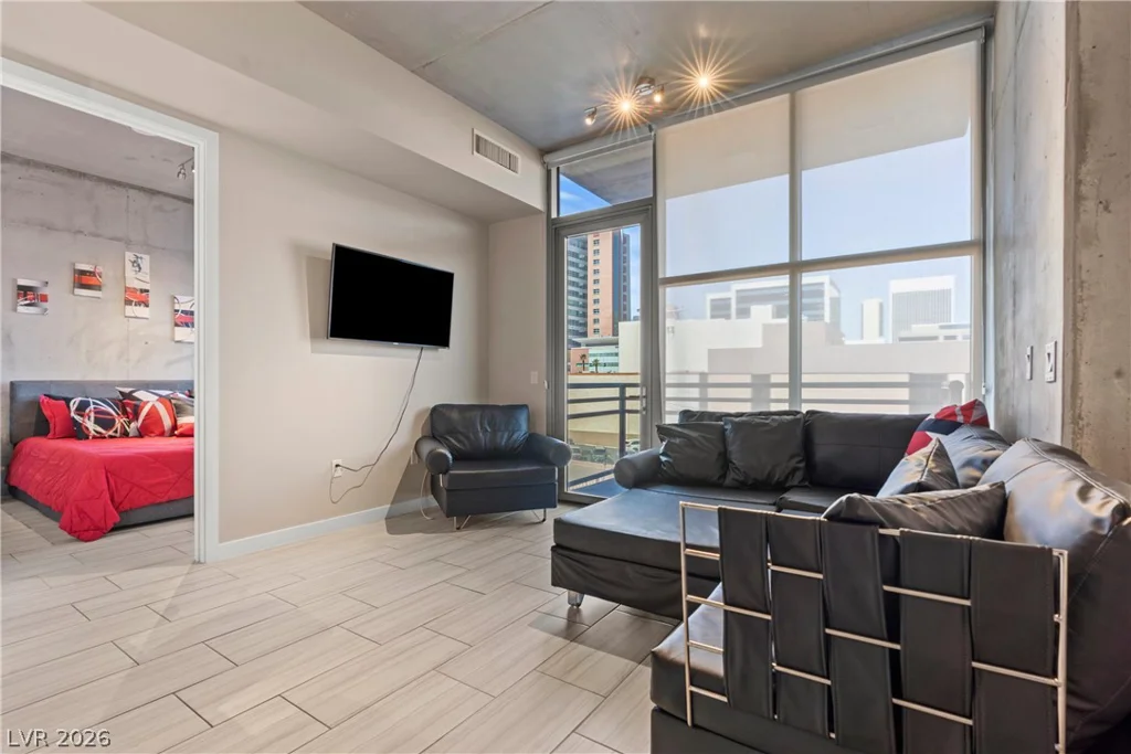 353 Bonneville, Las Vegas, NV 89101