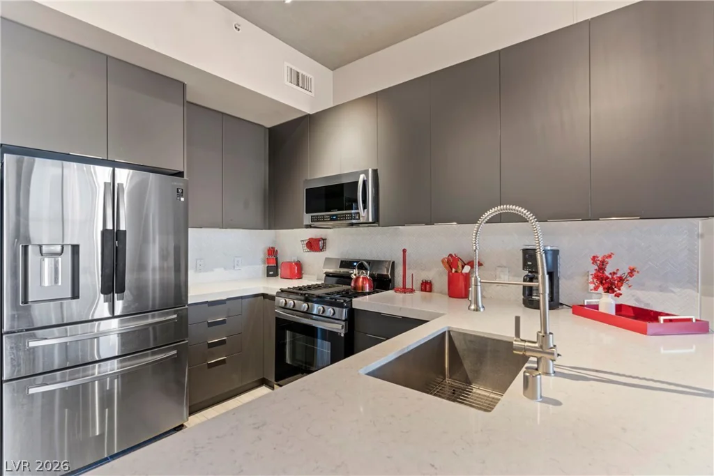 353 Bonneville, Las Vegas, NV 89101
