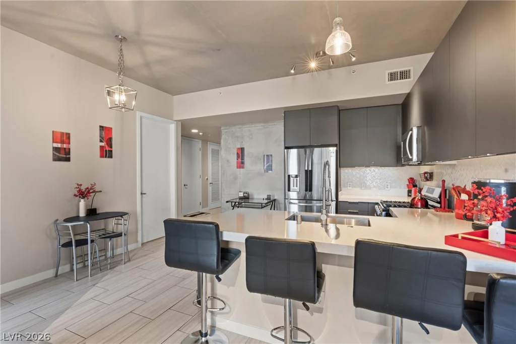353 Bonneville, Las Vegas, NV 89101
