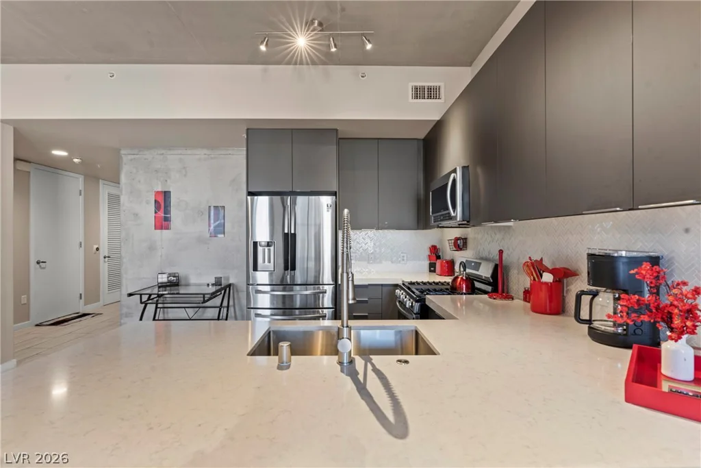 353 Bonneville, Las Vegas, NV 89101