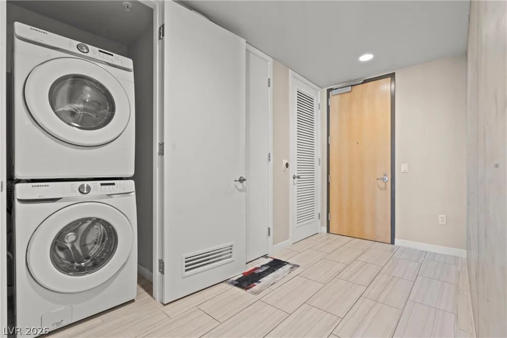 353 Bonneville, Las Vegas, NV 89101