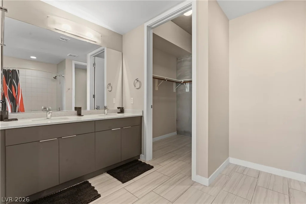 353 Bonneville, Las Vegas, NV 89101