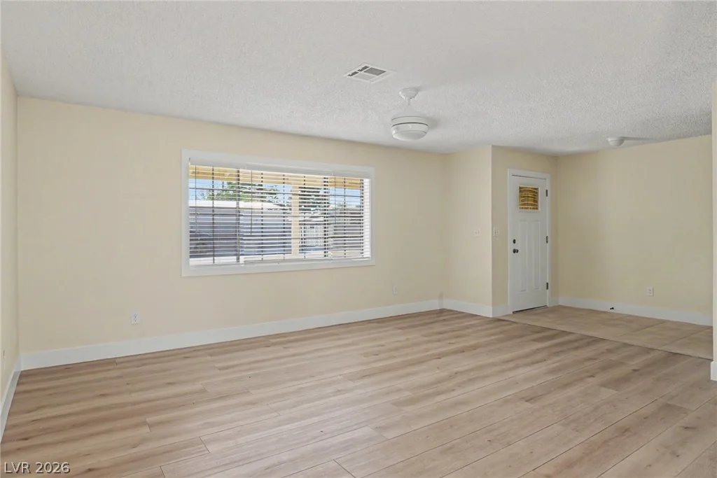 2090 Lucerne, Las Vegas, NV 89104