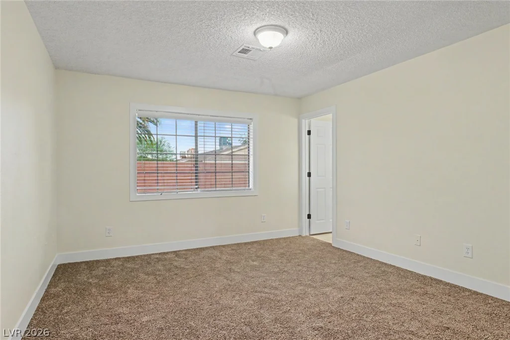 2090 Lucerne, Las Vegas, NV 89104