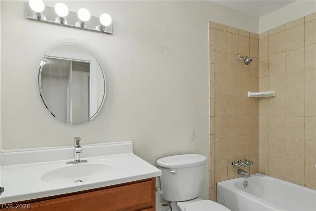 2090 Lucerne, Las Vegas, NV 89104