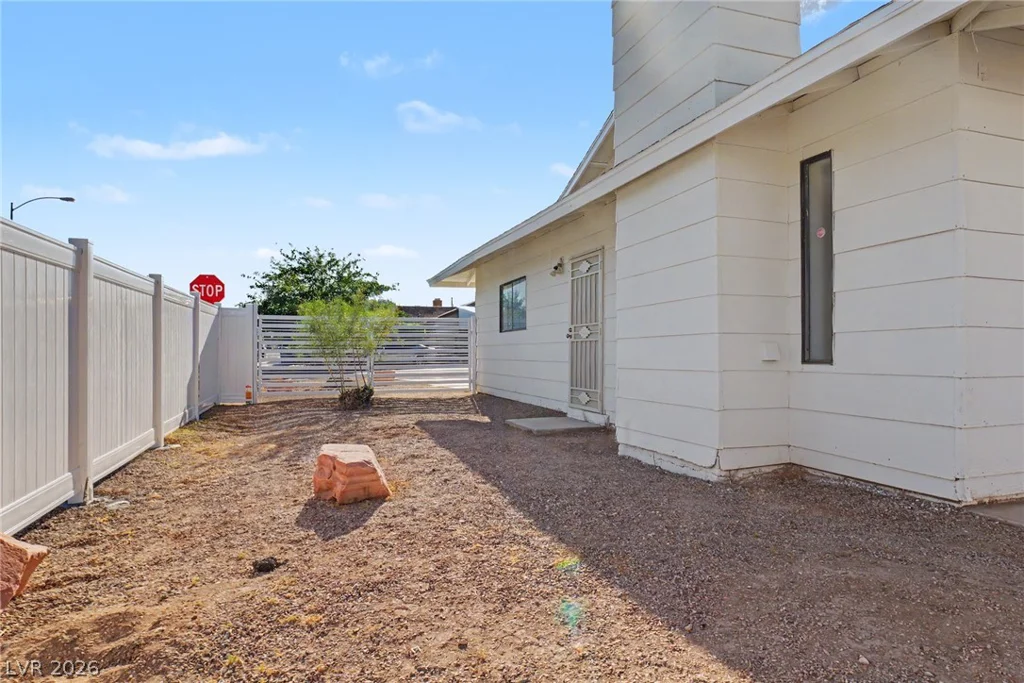 2090 Lucerne, Las Vegas, NV 89104