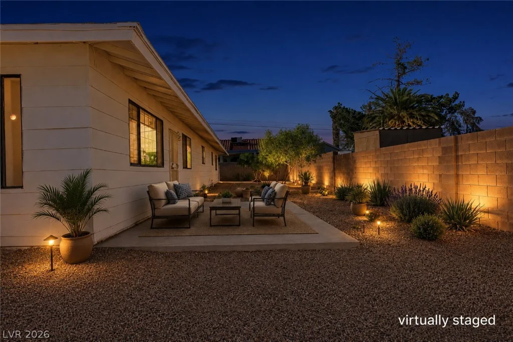 2090 Lucerne, Las Vegas, NV 89104