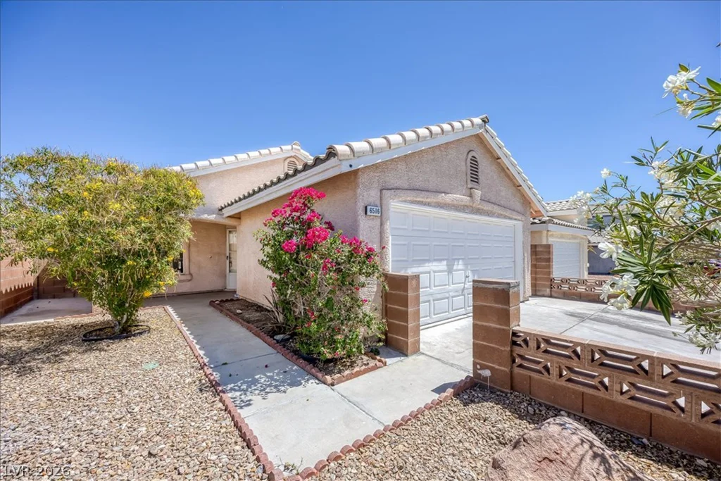 6516 Moon Roses, Las Vegas, NV 89108