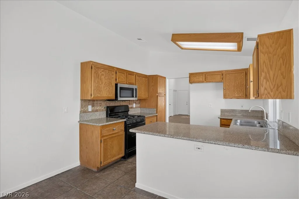 6516 Moon Roses, Las Vegas, NV 89108