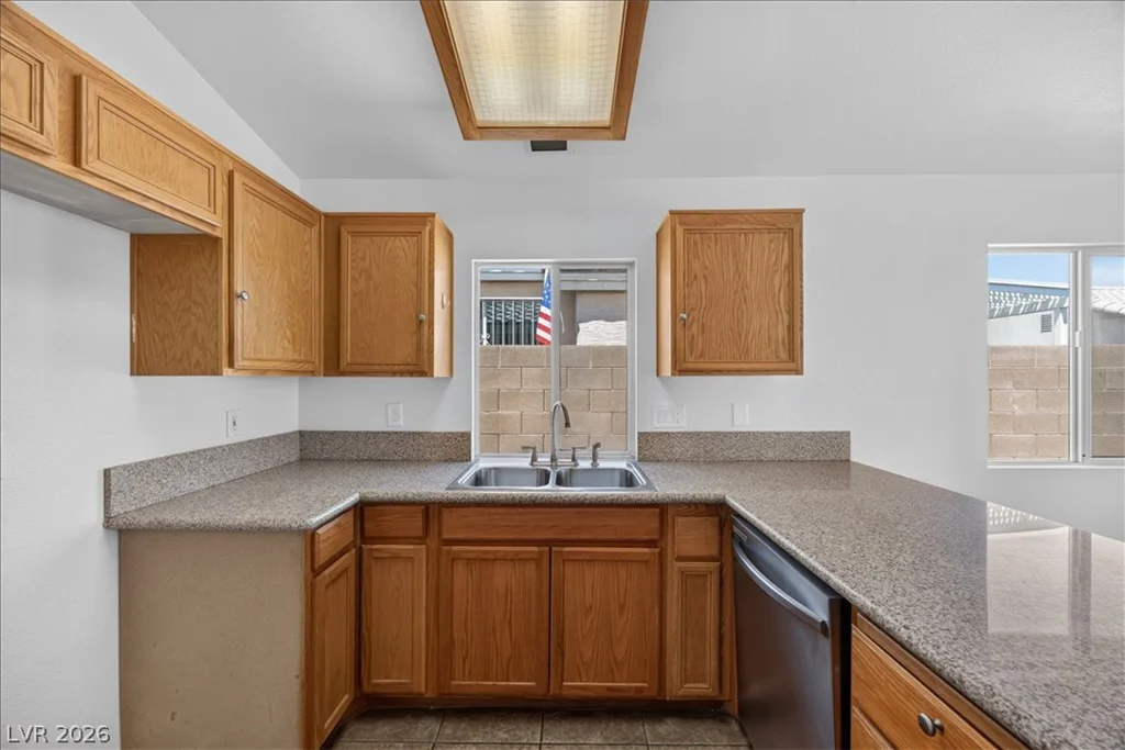 6516 Moon Roses, Las Vegas, NV 89108