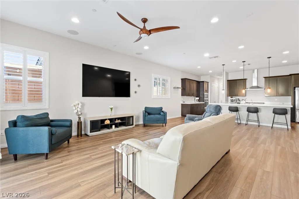 8657 Hartmont, Las Vegas, NV 89166