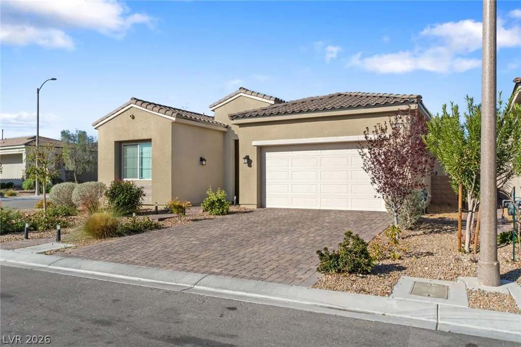 8657 Hartmont, Las Vegas, NV 89166