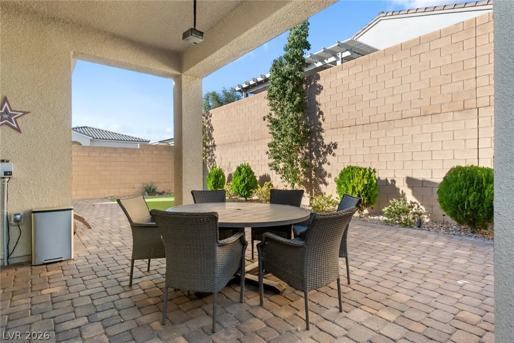 8657 Hartmont, Las Vegas, NV 89166